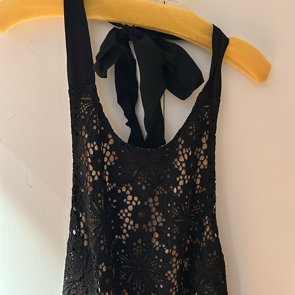 Black lace open back halter with ribbon ties - Picture 2 of 4